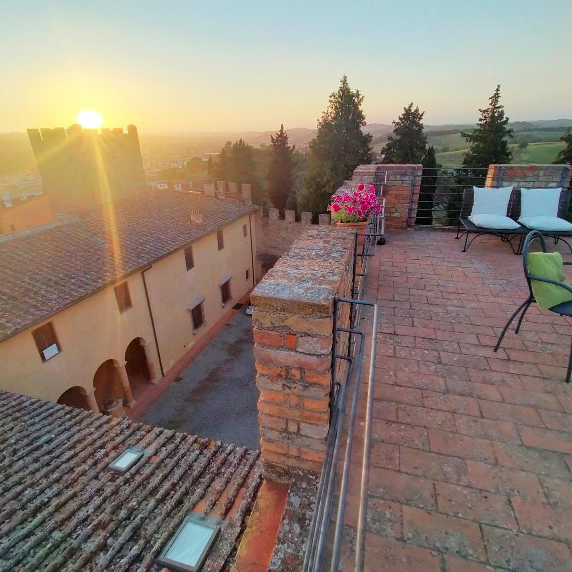 Palazzo Stiozzi Ridolfi Apartment Certaldo Bagian luar foto